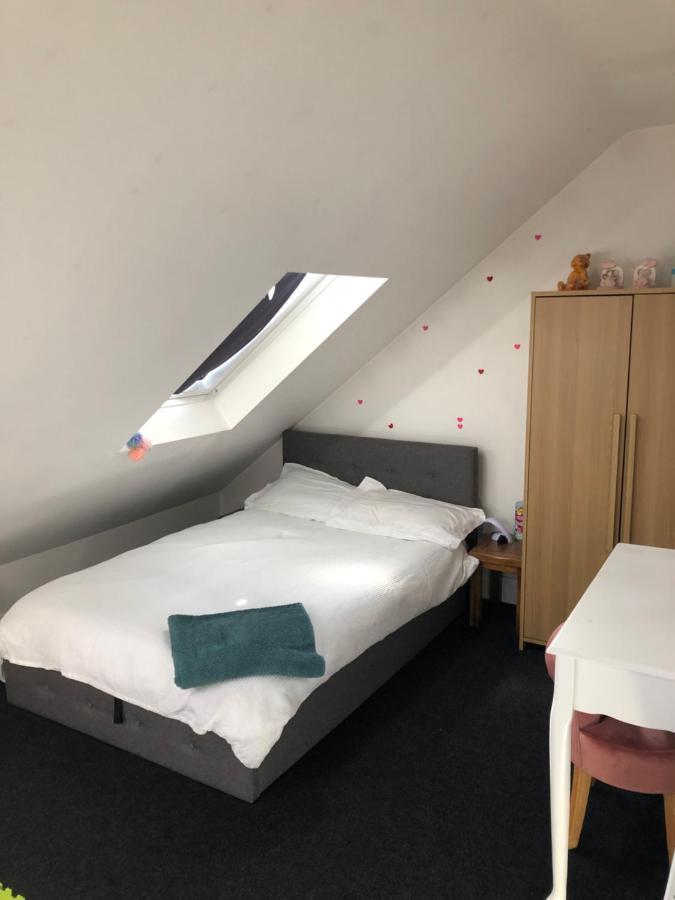 2 X Double Rooms In Cheam Екстер'єр фото